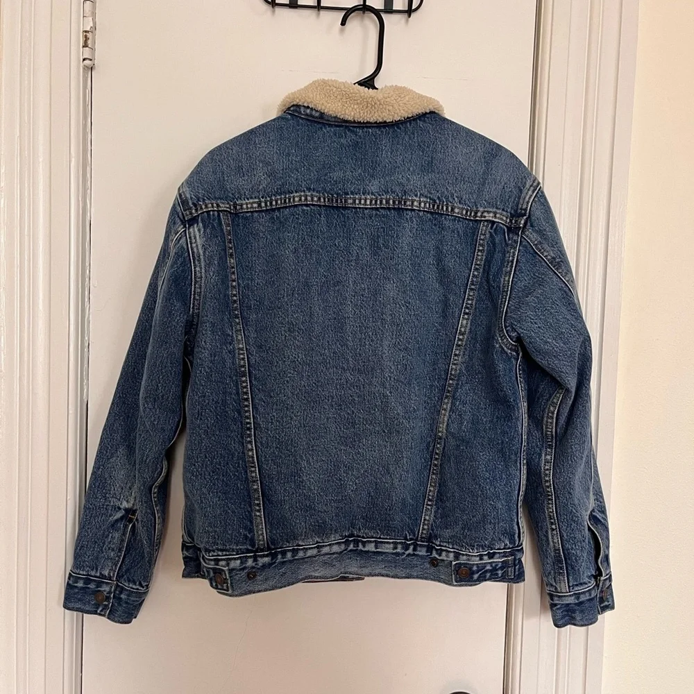 Levi’s Ex Boyfriend Sherpa Trucker Jean Jacket - Picture 3 of 8